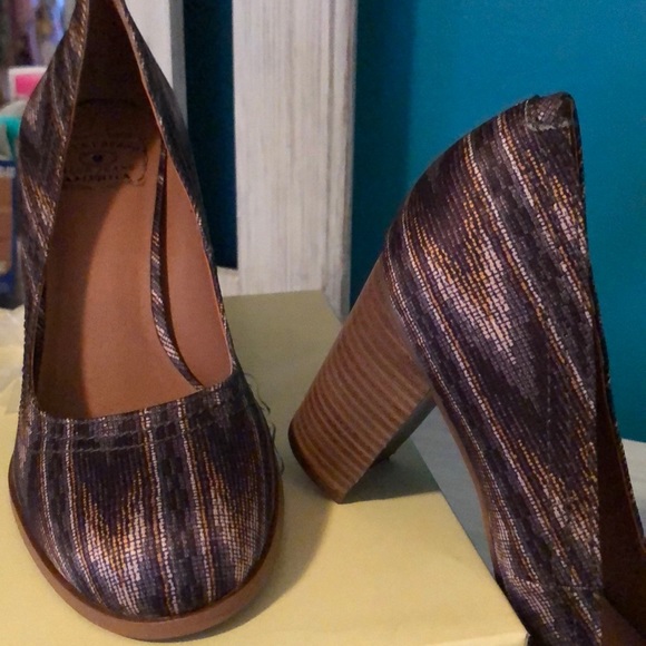 Size 9.5 Lucky Brand Heels - Picture 4 of 4